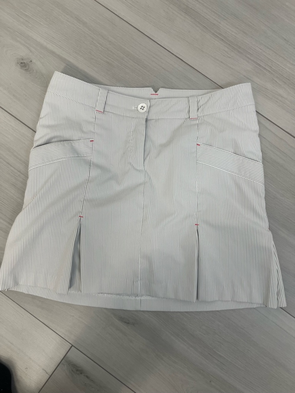 Nike Golf Tour Performance‎ Skort Sz 8 Grey Pinstripe Dri-FIT Pleated